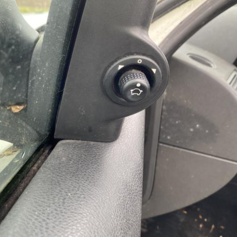 Vitre avant gauche FORD MONDEO 2 Photo n°15