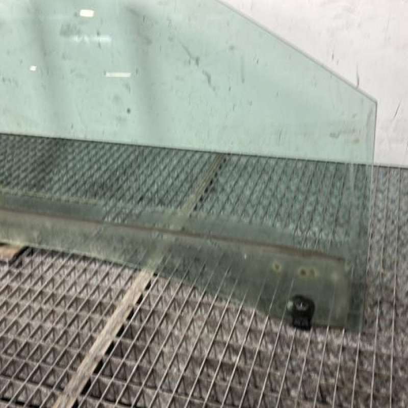 Vitre avant droit RENAULT CLIO 3 Photo n°2