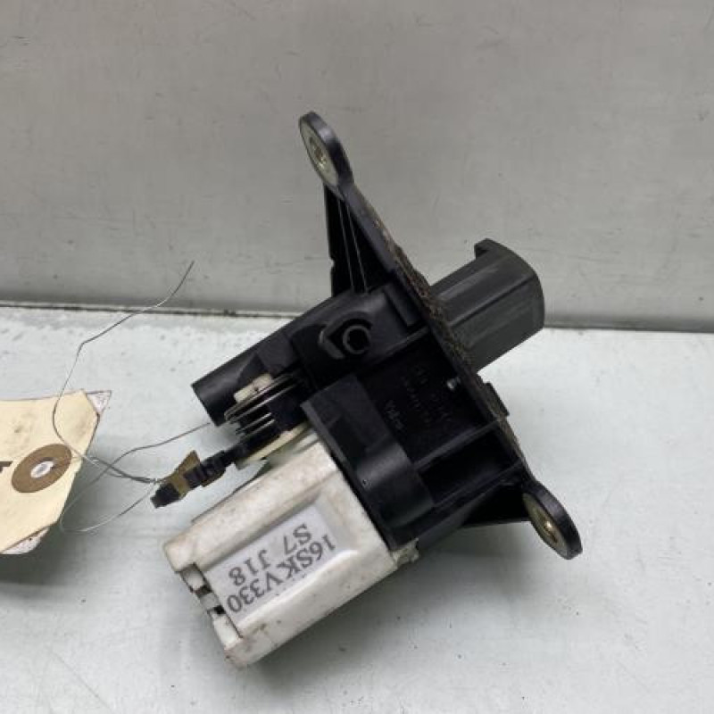 Bouton de coffre RENAULT CLIO 2 Photo n°4