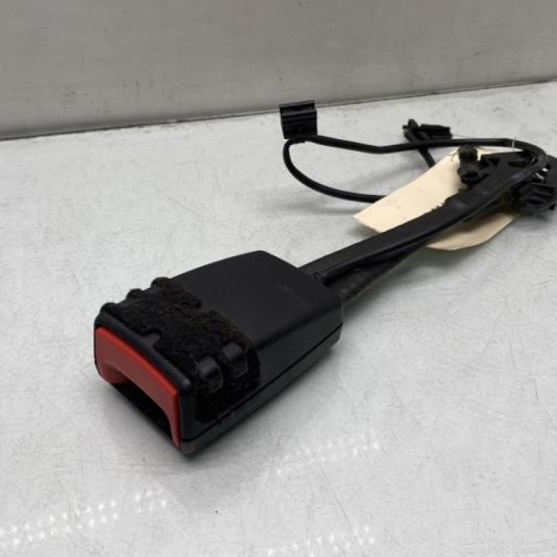 Attache ceinture avant gauche AUDI A4 3 Photo n°1