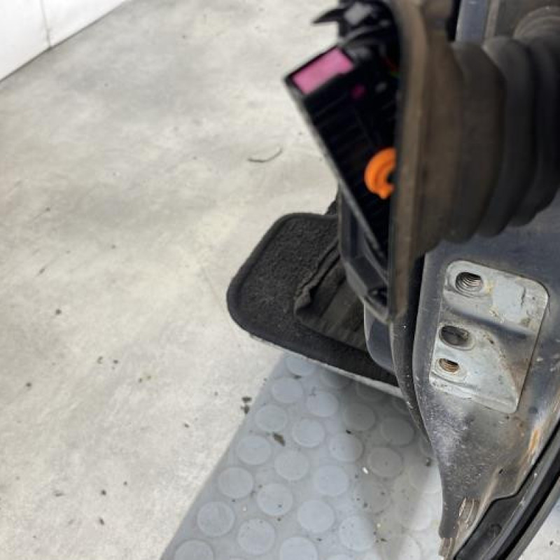 Porte avant gauche VOLKSWAGEN GOLF 5 Photo n°6