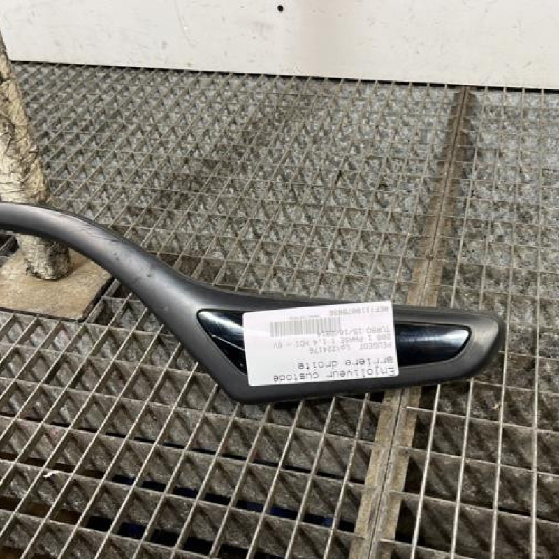 Enjoliveur PEUGEOT 208 1 Photo n°2