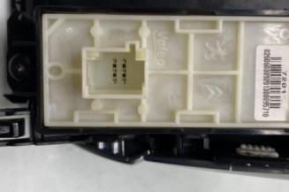 Facade autoradio PEUGEOT 208 1