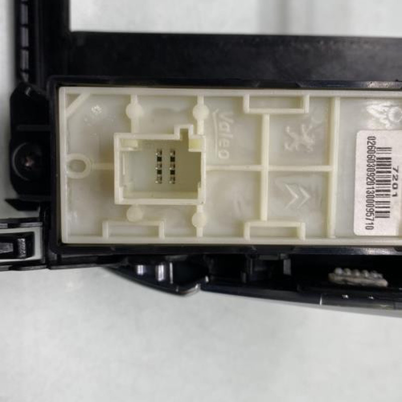 Facade autoradio PEUGEOT 208 1 Photo n°3