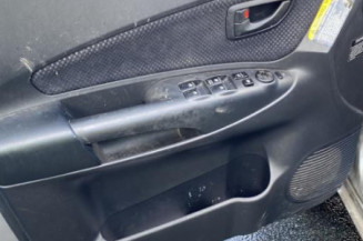 Vitre avant gauche HYUNDAI TUCSON 1