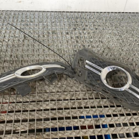 Enjoliveur anti brouillard MERCEDES CLASSE C 204 Photo n°1