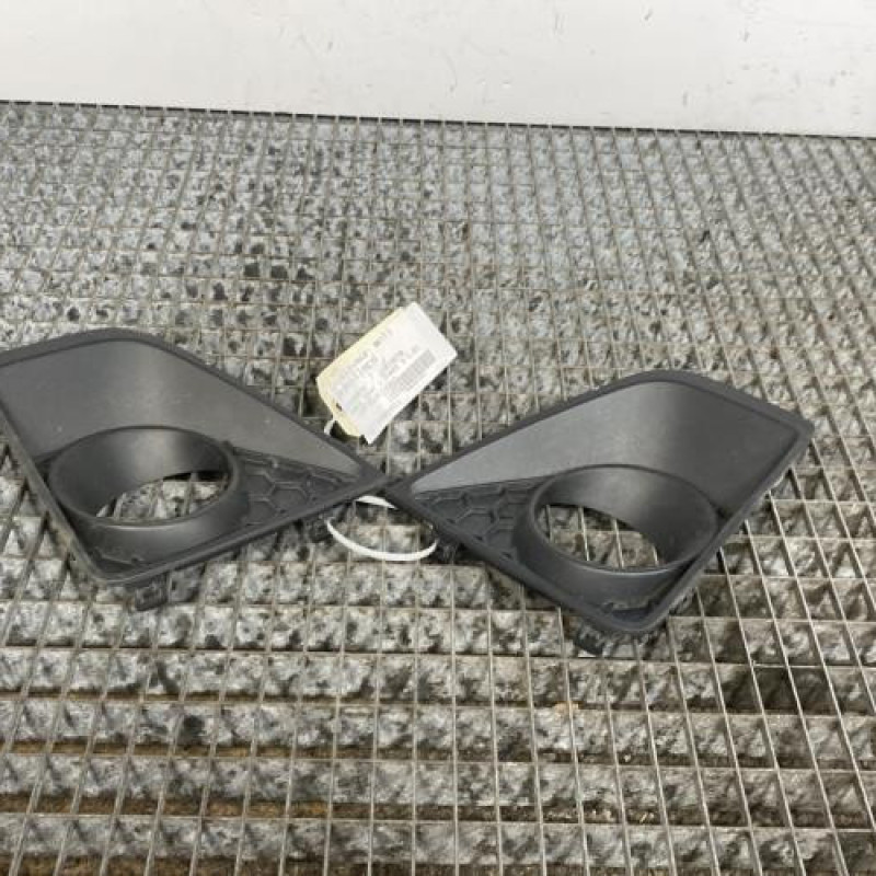 Enjoliveur anti brouillard MITSUBISHI SPACE STAR 3 Photo n°1