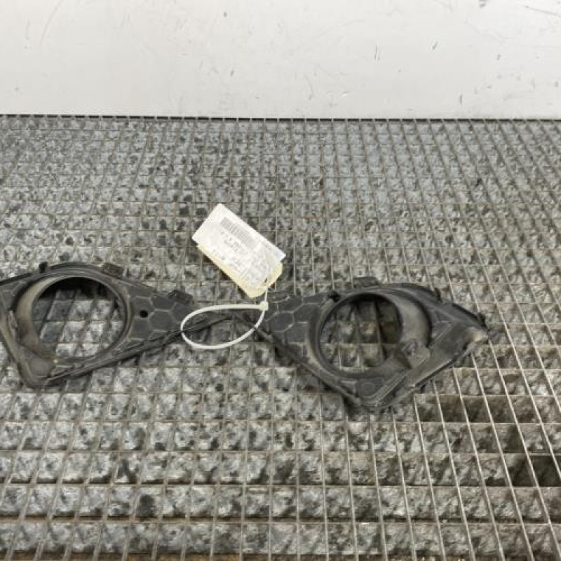 Enjoliveur anti brouillard MITSUBISHI SPACE STAR 3 Photo n°2