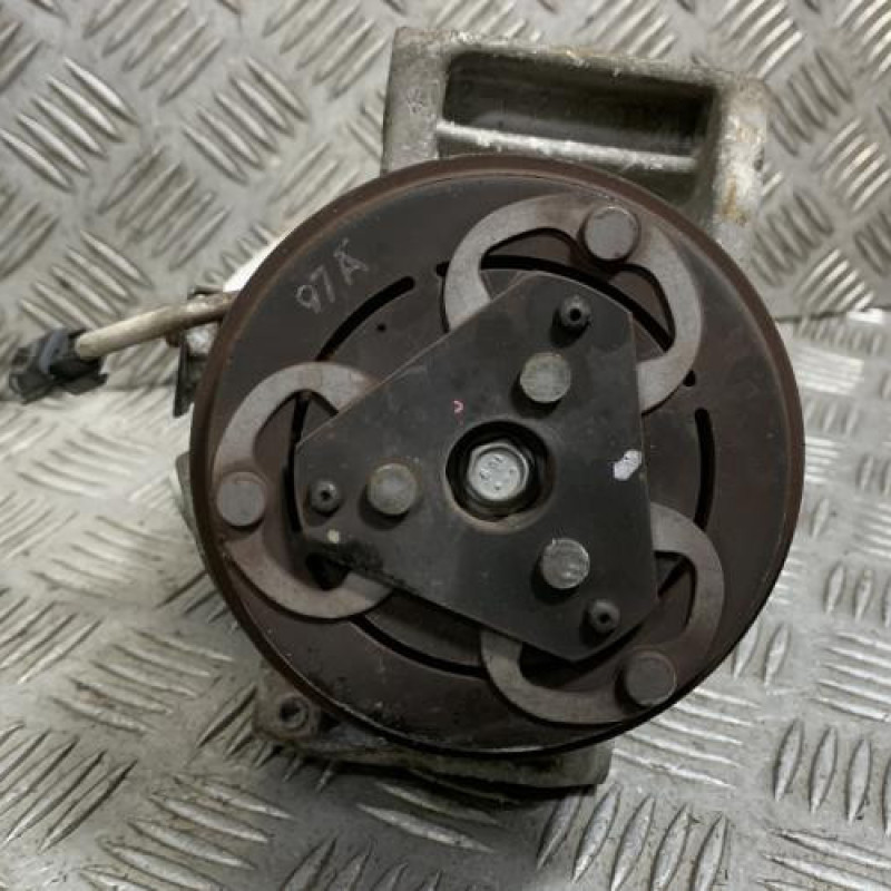 Compresseur clim DACIA DUSTER 2 Photo n°3