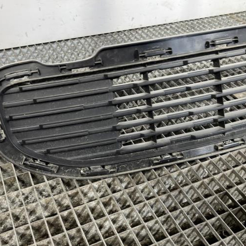 Grille de pare choc RENAULT TWINGO 3 Photo n°2