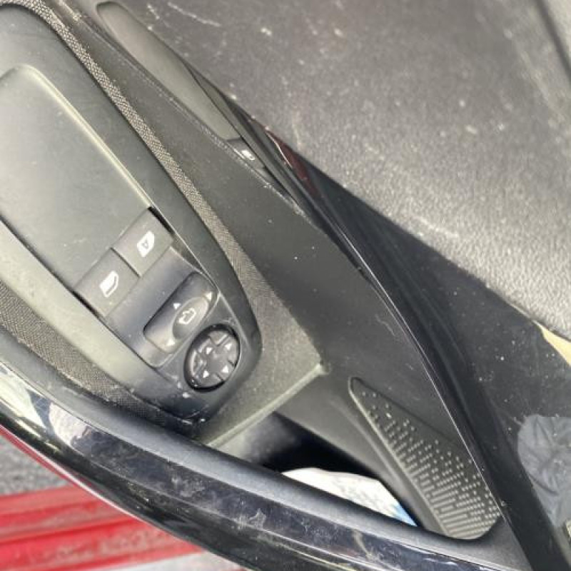 Enjoliveur anti brouillard PEUGEOT 208 1 Photo n°14