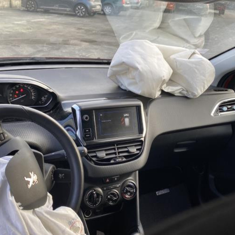 Enjoliveur anti brouillard PEUGEOT 208 1 Photo n°18