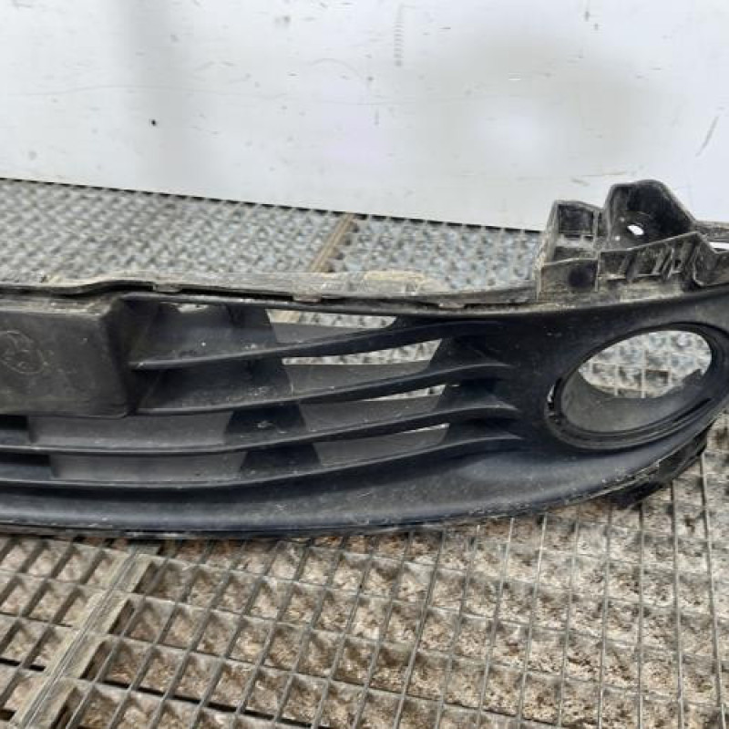 Grille de pare choc RENAULT CLIO 4 Photo n°3