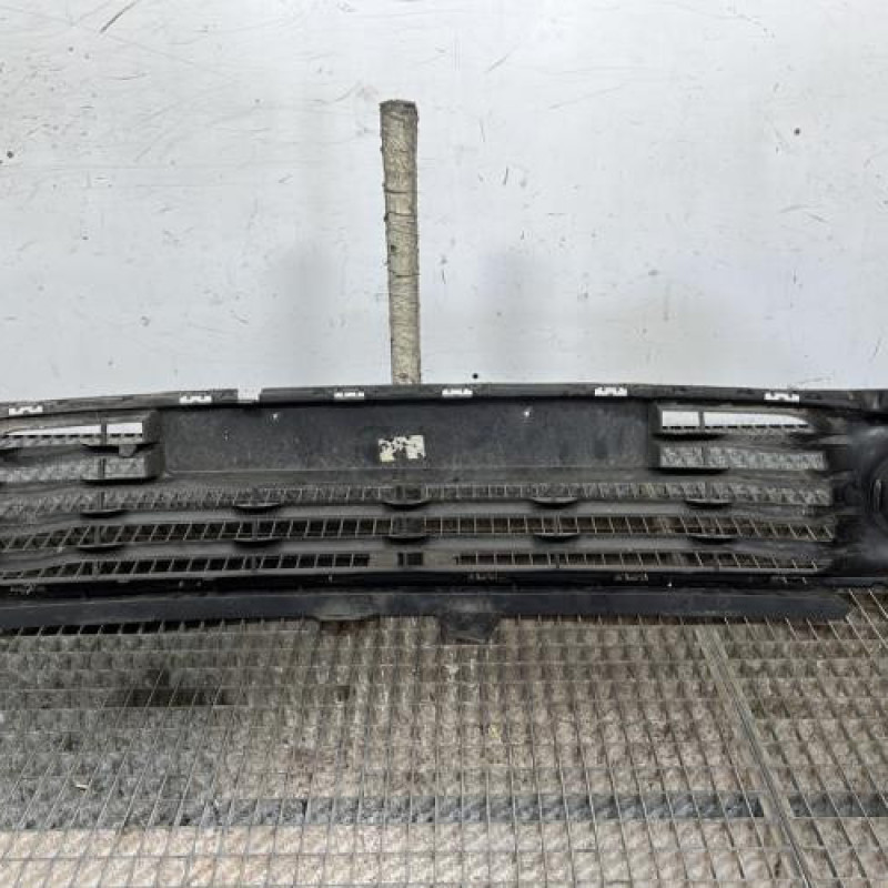 Grille de pare choc RENAULT CLIO 4 Photo n°4