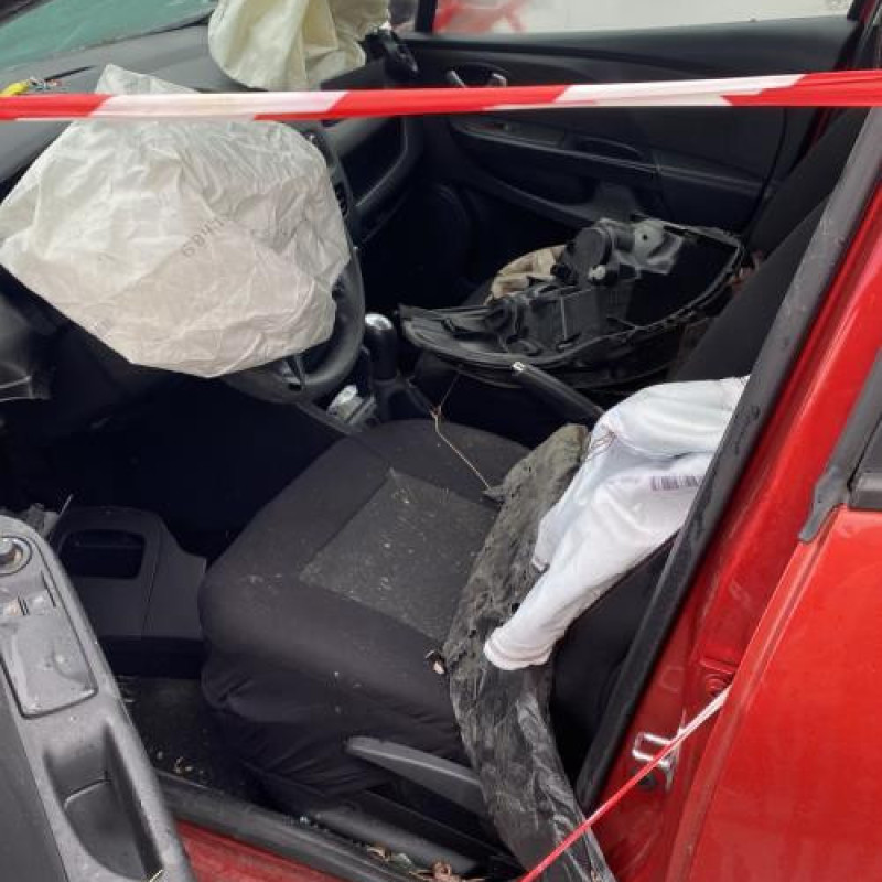 Grille de pare choc RENAULT CLIO 4 Photo n°11