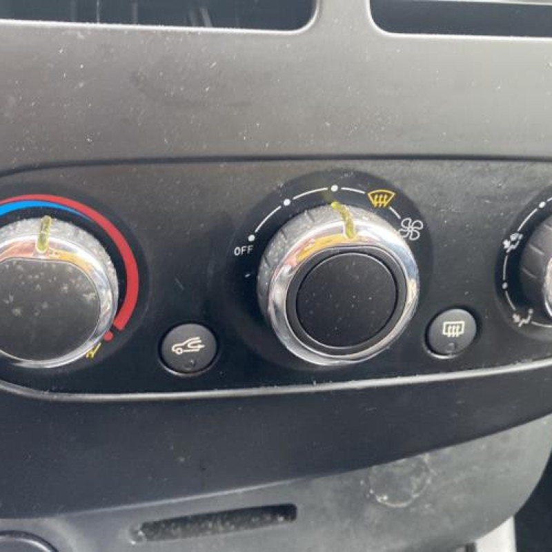 Grille de pare choc RENAULT CLIO 4 Photo n°12