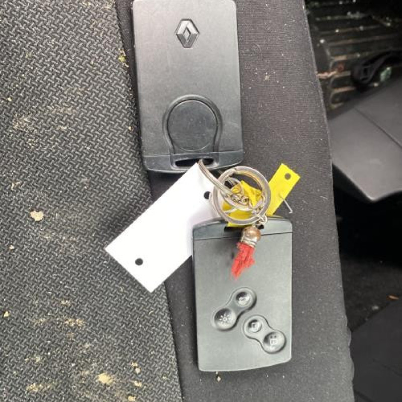 Grille de pare choc RENAULT CLIO 4 Photo n°14