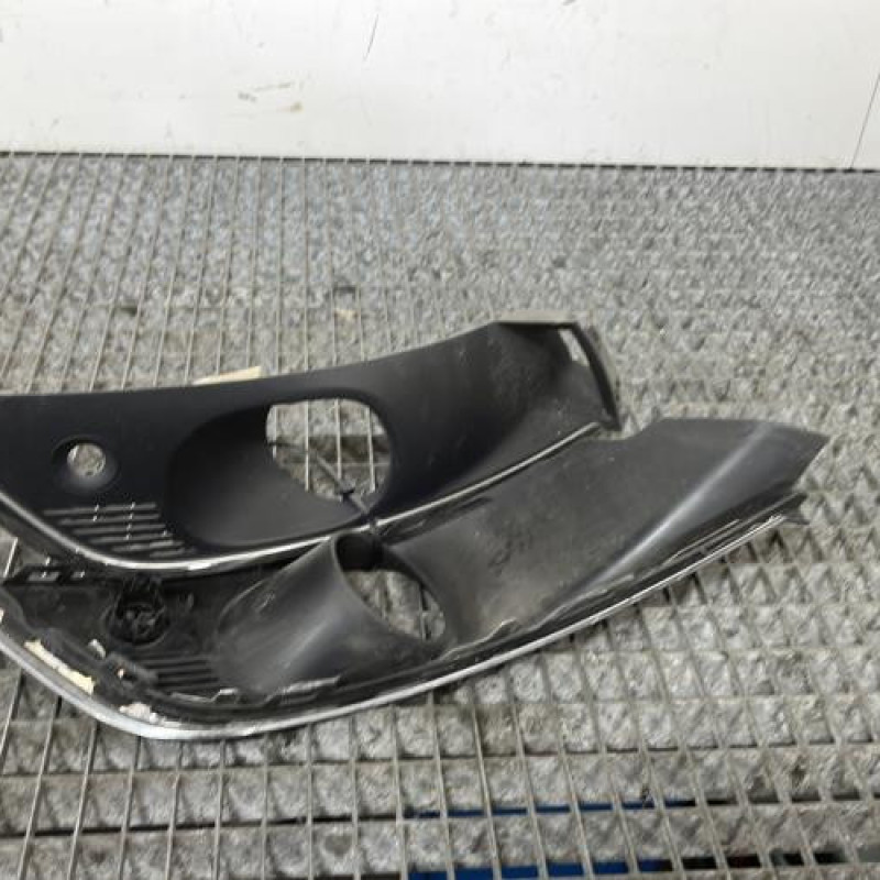 Enjoliveur anti brouillard RENAULT MEGANE 4 Photo n°3