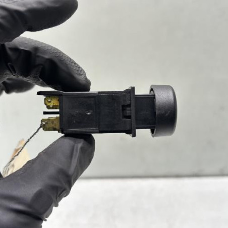 Commande anti brouillard arriere PEUGEOT 205