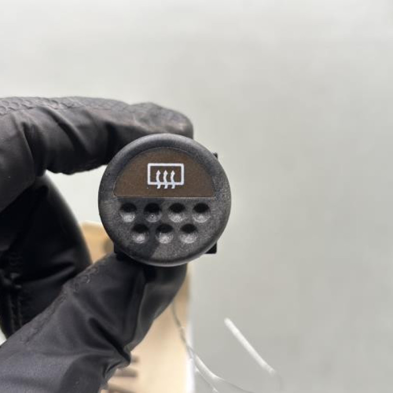 Commande degivrage lunette arriere PEUGEOT 205 Photo n°1