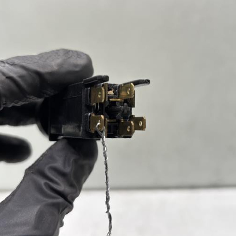 Commande degivrage lunette arriere PEUGEOT 205 Photo n°3