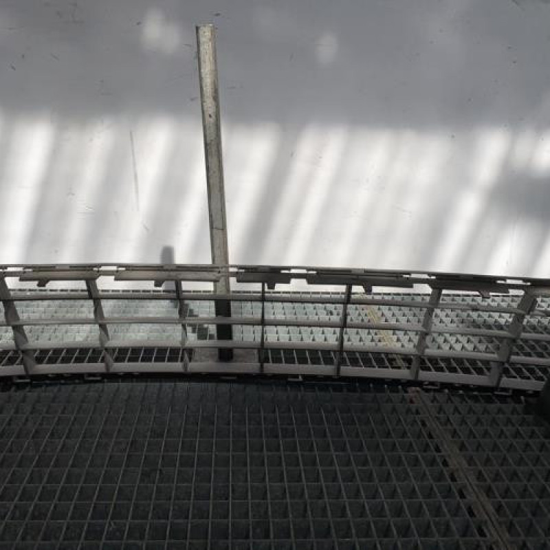 Grille de pare choc RENAULT CLIO 3 Photo n°4