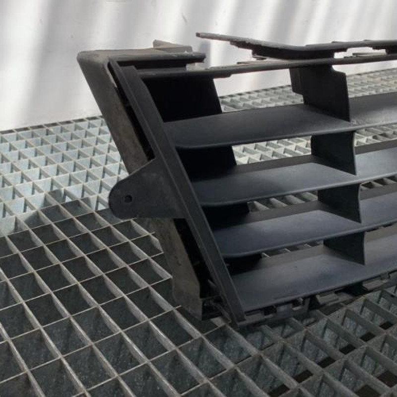 Grille de pare choc RENAULT CLIO 3 Photo n°5