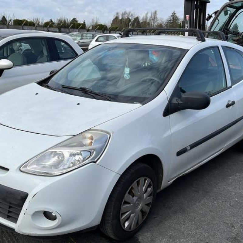 Grille de pare choc RENAULT CLIO 3 Photo n°6