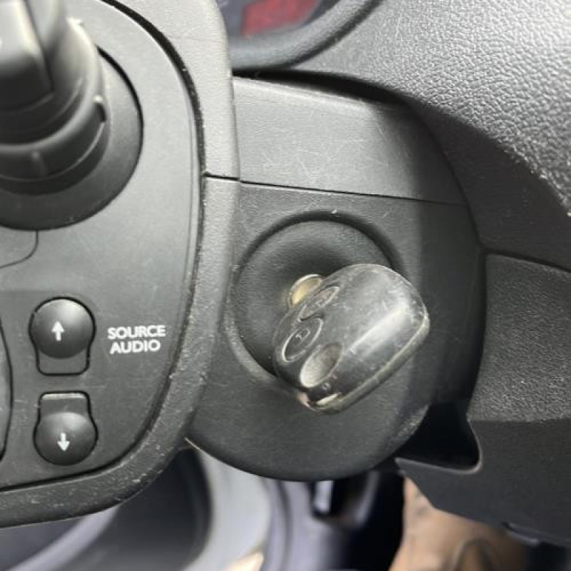 Grille de pare choc RENAULT CLIO 3 Photo n°9