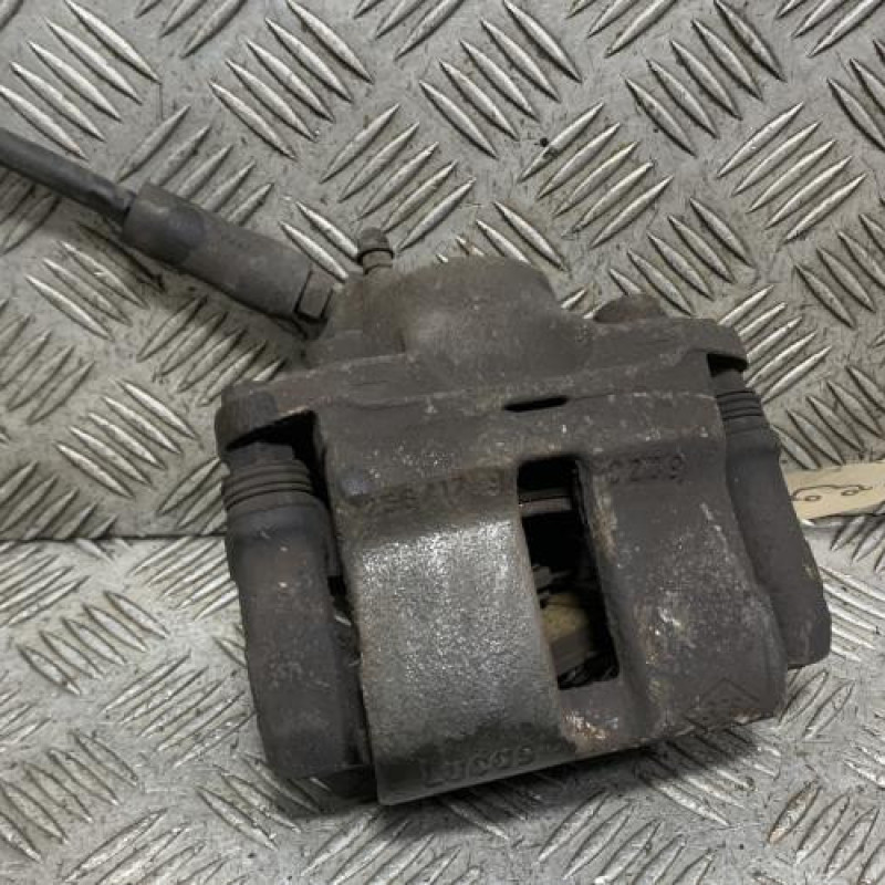 Etrier avant droit (freinage) RENAULT CLIO 2 Photo n°1