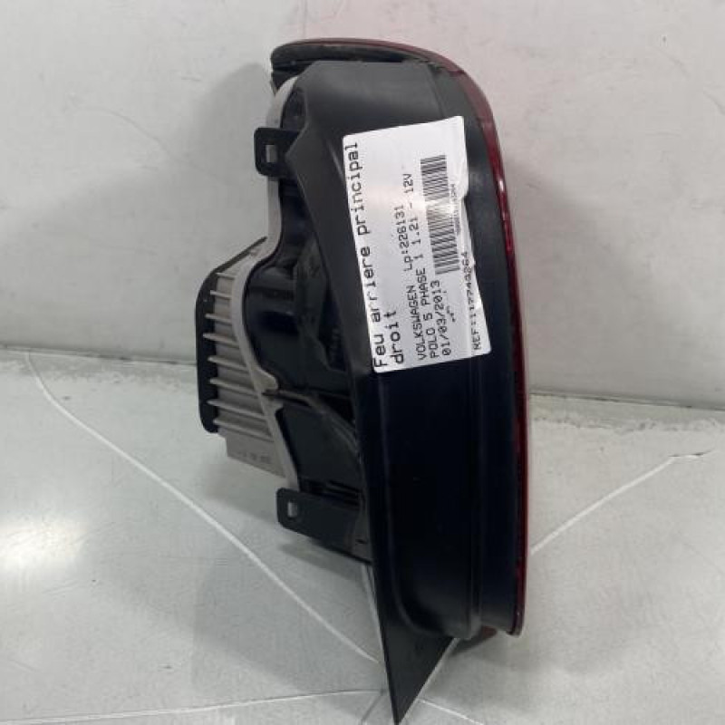 Feu arriere principal droit (feux) VOLKSWAGEN POLO 5 Photo n°4