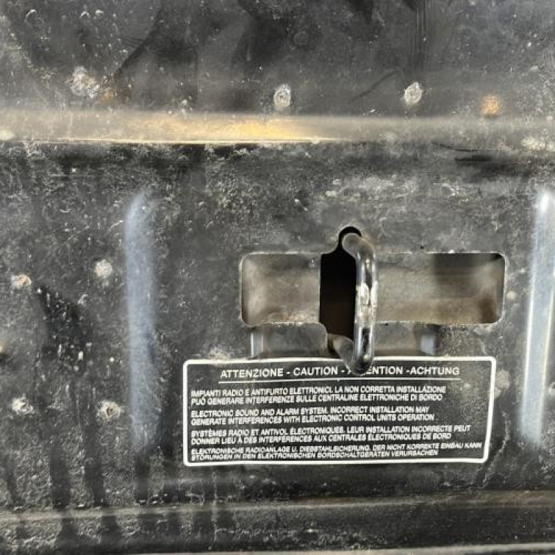 Capot ALFA ROMEO 147 Photo n°8