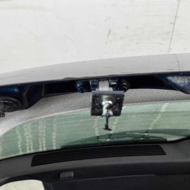 Malle/Hayon arriere VOLKSWAGEN GOLF 4 Photo n°6