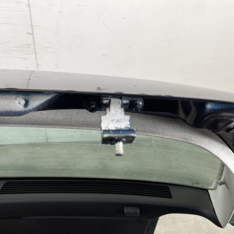 Malle/Hayon arriere VOLKSWAGEN GOLF 4 Photo n°7