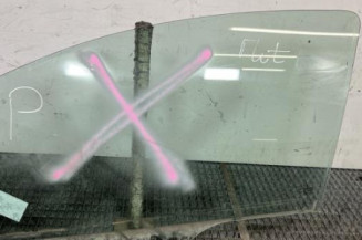 Vitre avant gauche PEUGEOT 207 Photo n°1