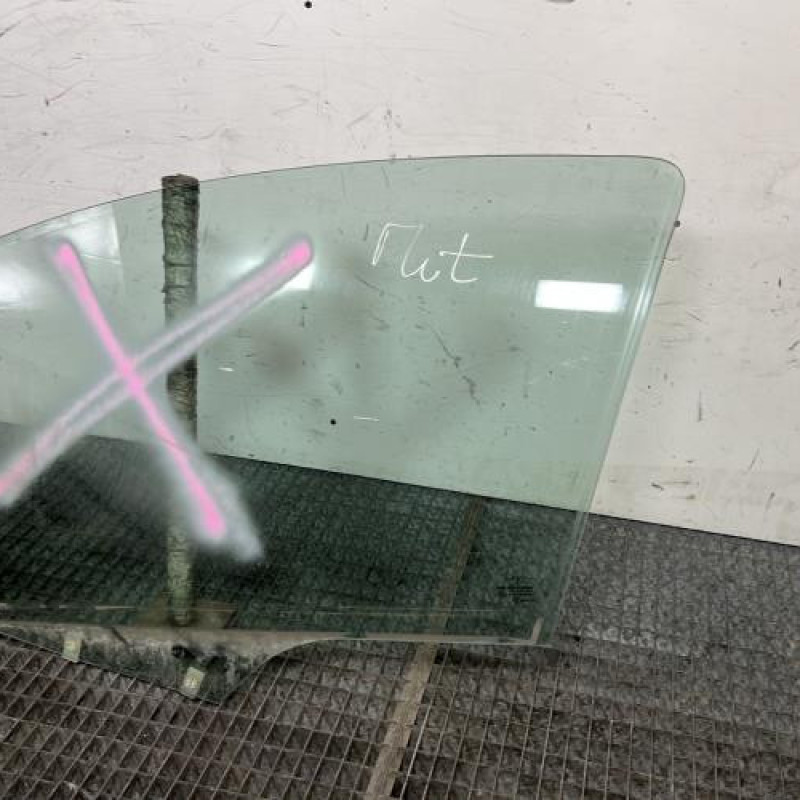 Vitre avant gauche PEUGEOT 207 Photo n°3