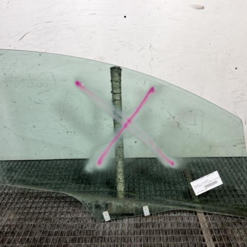 Vitre avant gauche PEUGEOT 207 Photo n°4