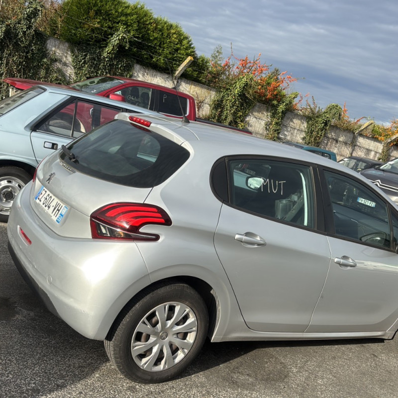 PEUGEOT 208 1 PHASE 2 1.6 BLUE HDI - 8V TURBO Photo n°7