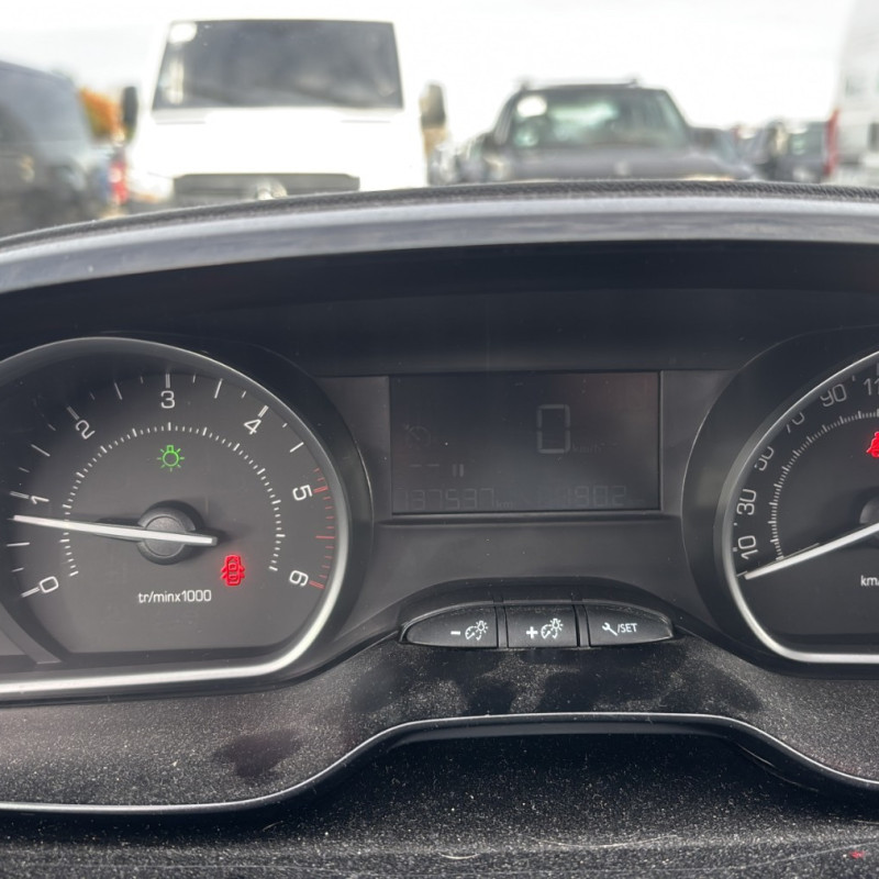 PEUGEOT 208 1 PHASE 2 1.6 BLUE HDI - 8V TURBO Photo n°16