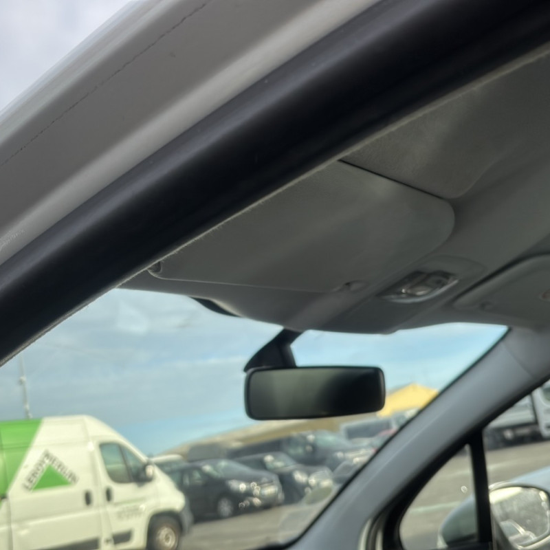 PEUGEOT 208 1 PHASE 2 1.6 BLUE HDI - 8V TURBO Photo n°17