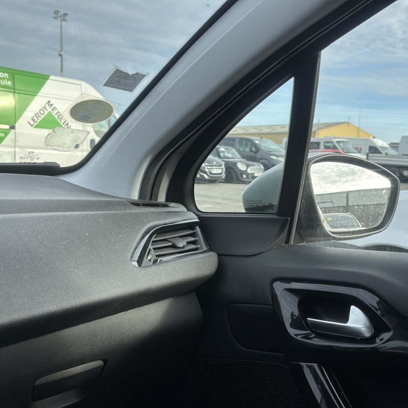 PEUGEOT 208 1 PHASE 2 1.6 BLUE HDI - 8V TURBO Photo n°25