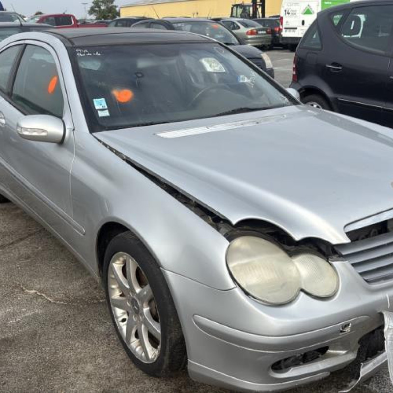 Pare choc arriere MERCEDES CLASSE C 203 COUPE SPORT Photo n°8