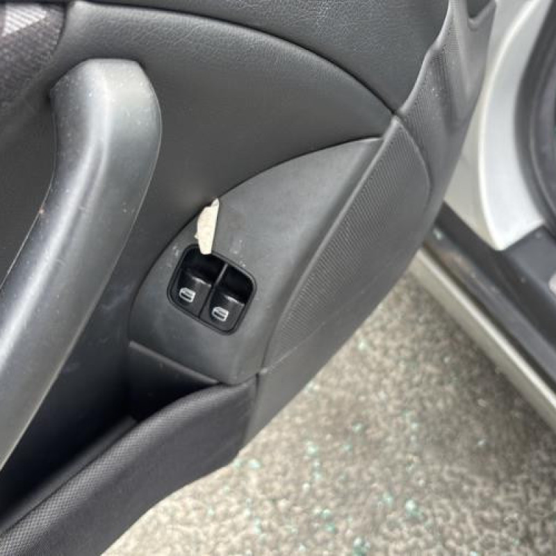 Pare choc arriere MERCEDES CLASSE C 203 COUPE SPORT Photo n°16