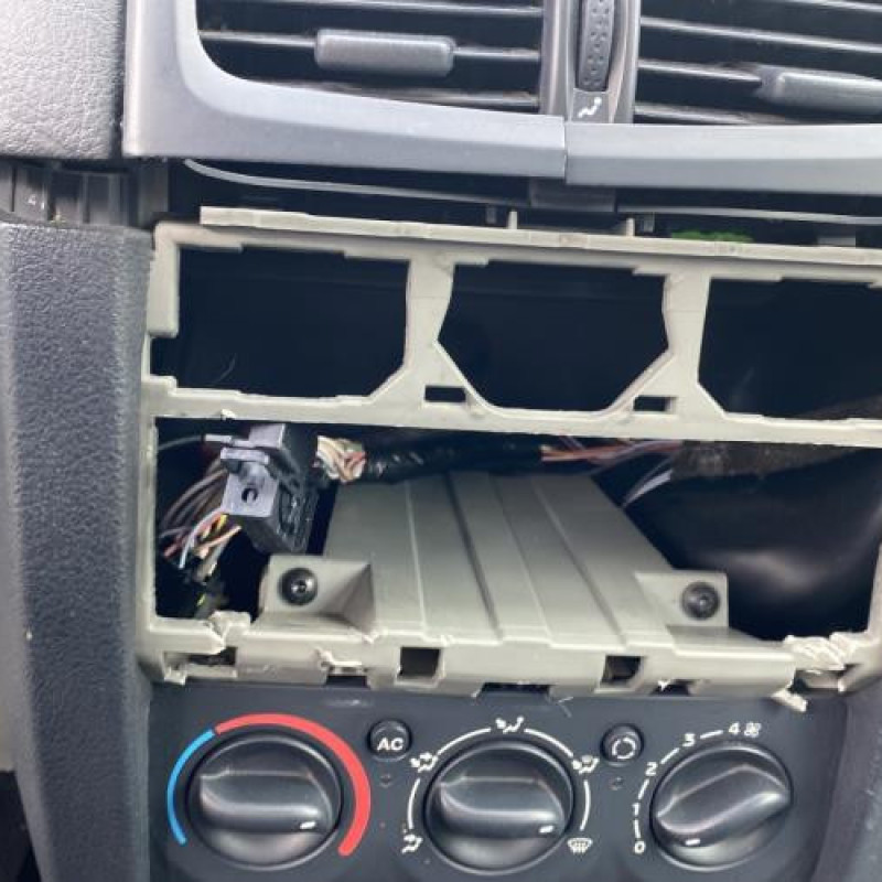 Boitier air bag RENAULT CLIO 2 Photo n°13