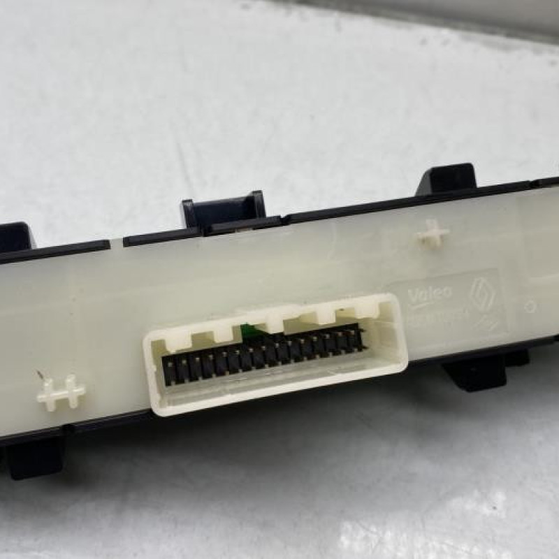 Bouton de warning DACIA SANDERO 3 STEPWAY Photo n°3