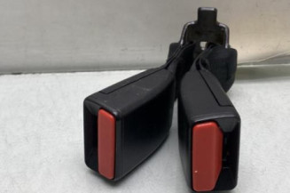 Attache ceinture arriere droit PEUGEOT 208 1 Photo n°1