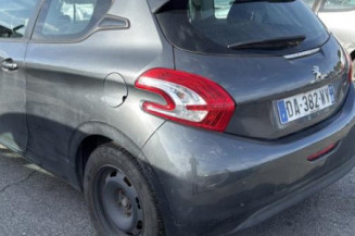 Attache ceinture arriere droit PEUGEOT 208 1