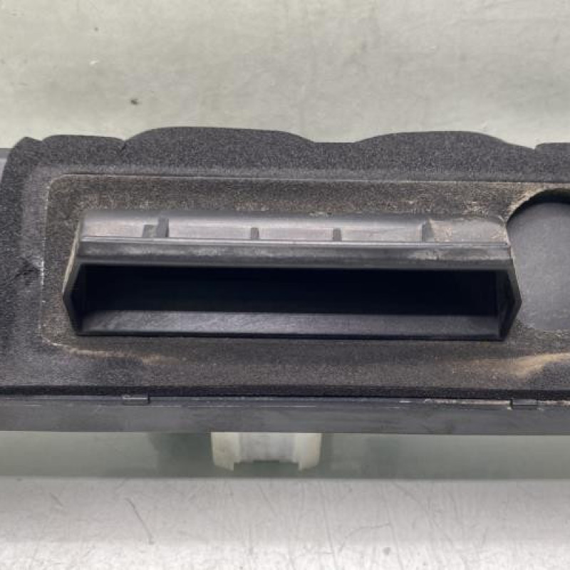 Bouton de coffre PEUGEOT 206+ Photo n°1