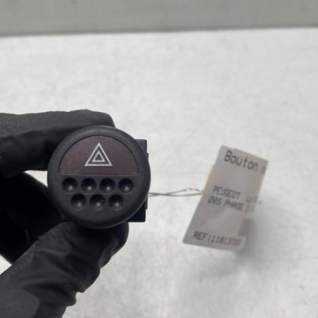 Bouton de warning PEUGEOT 205 Photo n°1
