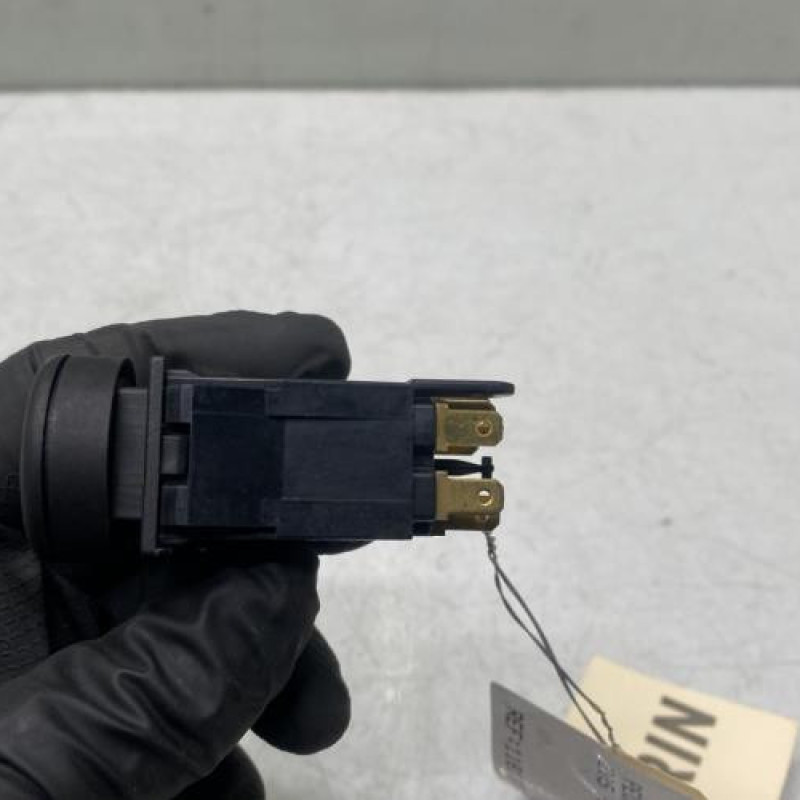 Bouton de warning PEUGEOT 205 Photo n°2